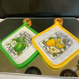 Vintage Potholders Apple and Pear Wood Hanger Set of 2 Green Yellow